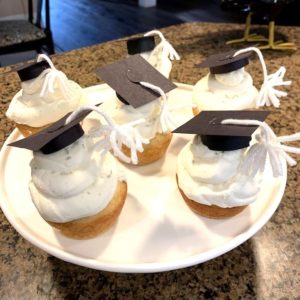 graduation cupcakes